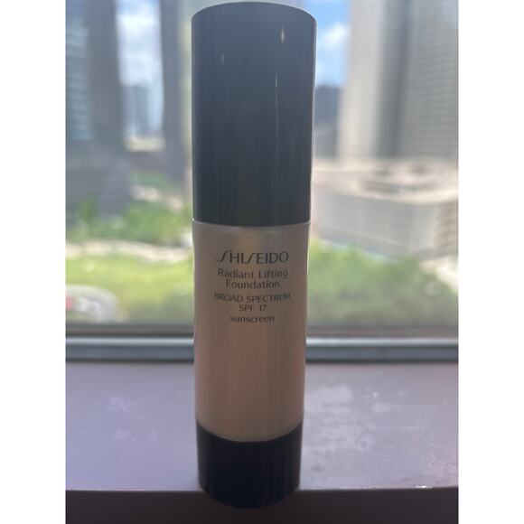 Shiseido Radiant Lifting Foundation - Picture 1 of 2